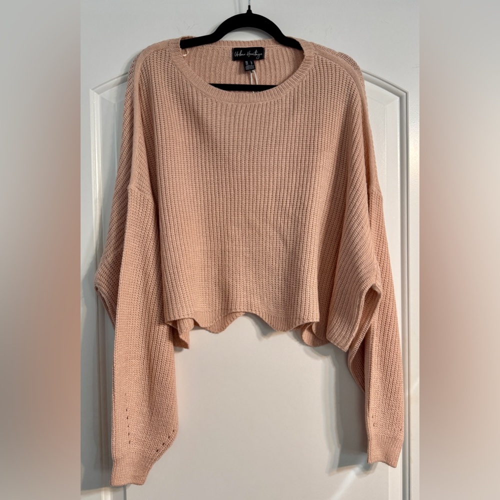 NWT-Urban Heritage Women's Pink Crew Neck‎ Sweater